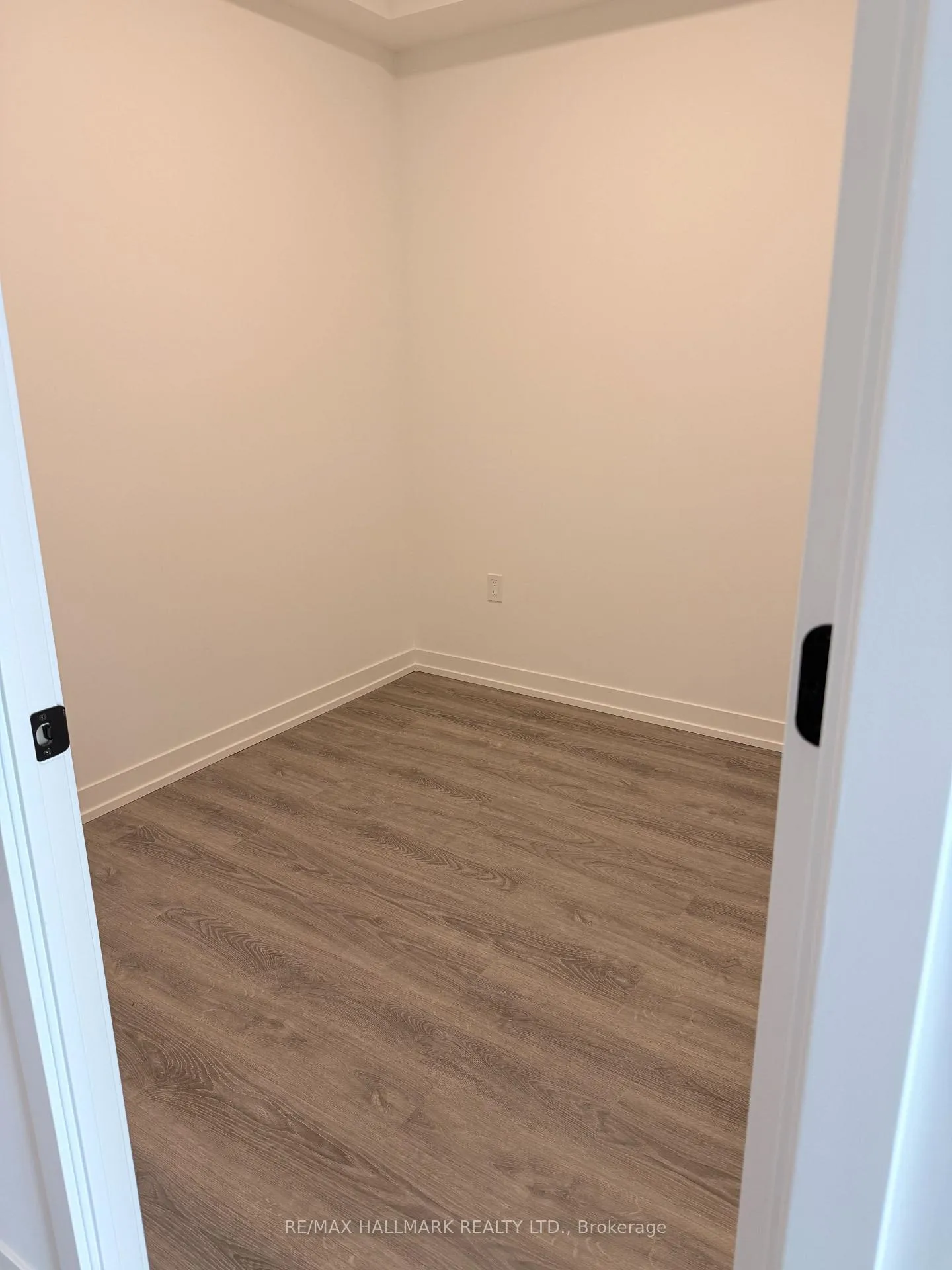 Photo 8 of Unit 1010, 8 Interchange Way S, Vaughan, Vaughan Corporate Centre — HOMEH