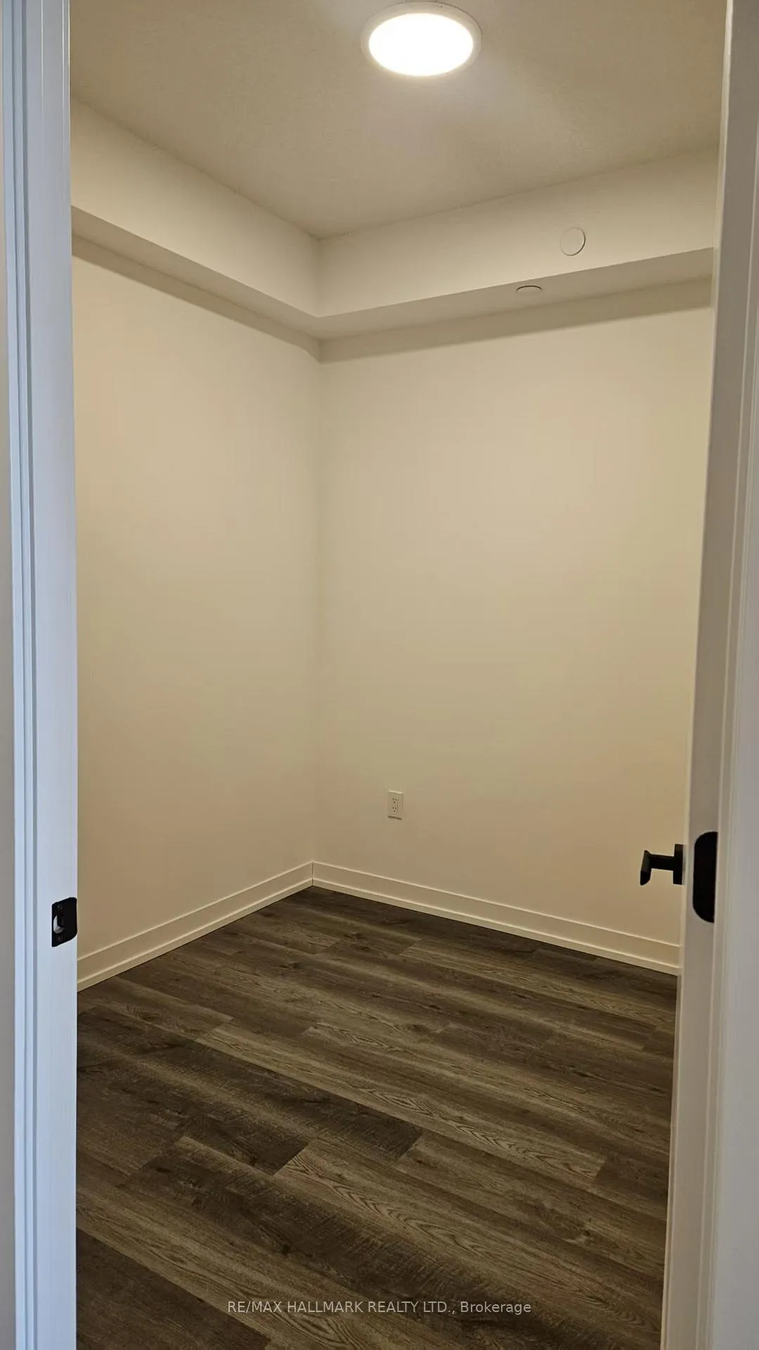 Photo 12 of Unit 1010, 8 Interchange Way S, Vaughan, Vaughan Corporate Centre — HOMEH
