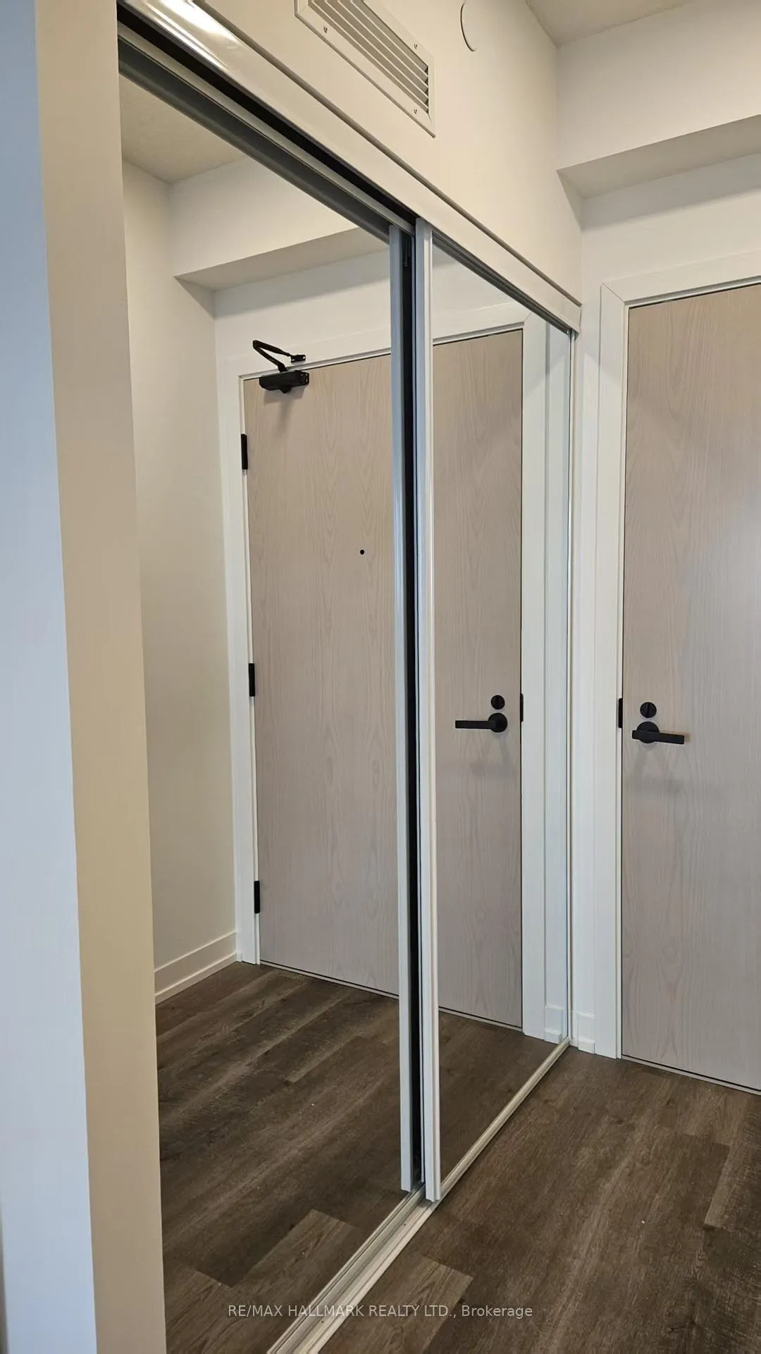 Photo 13 of Unit 1010, 8 Interchange Way S, Vaughan, Vaughan Corporate Centre — HOMEH