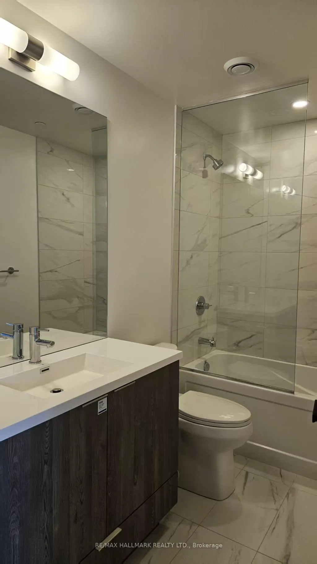 Photo 14 of Unit 1010, 8 Interchange Way S, Vaughan, Vaughan Corporate Centre — HOMEH