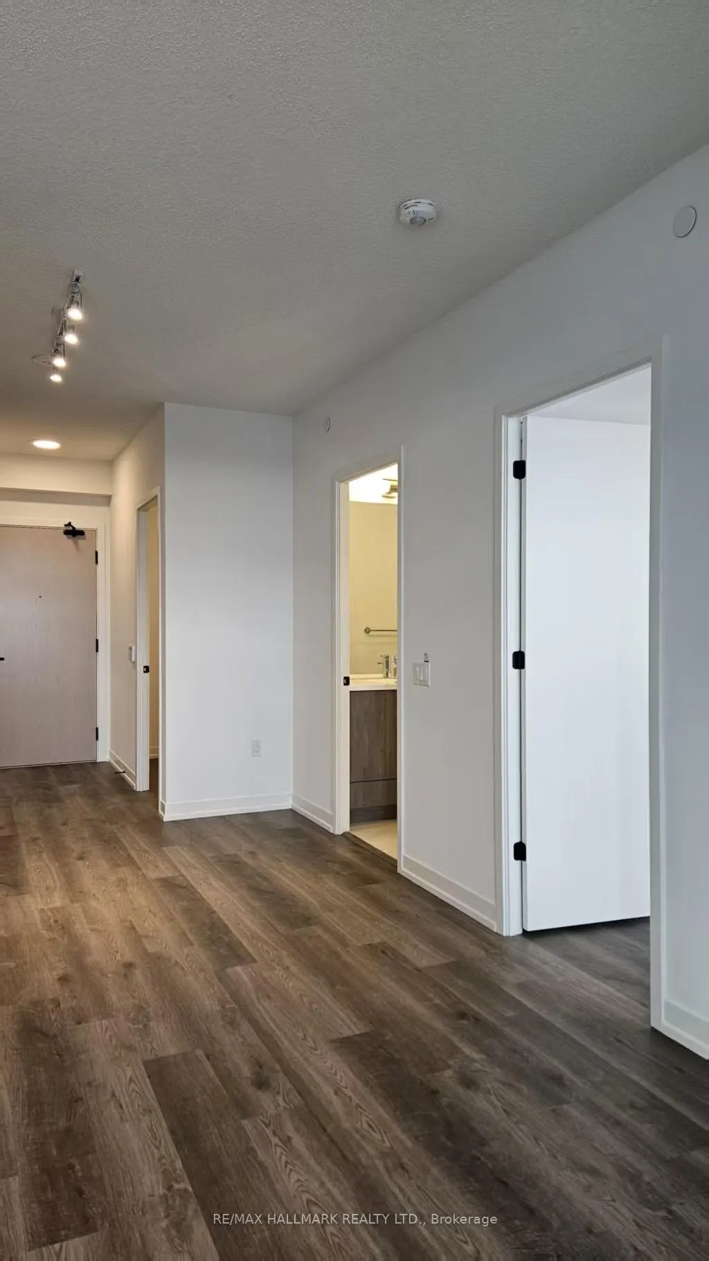 Photo 15 of Unit 1010, 8 Interchange Way S, Vaughan, Vaughan Corporate Centre — HOMEH