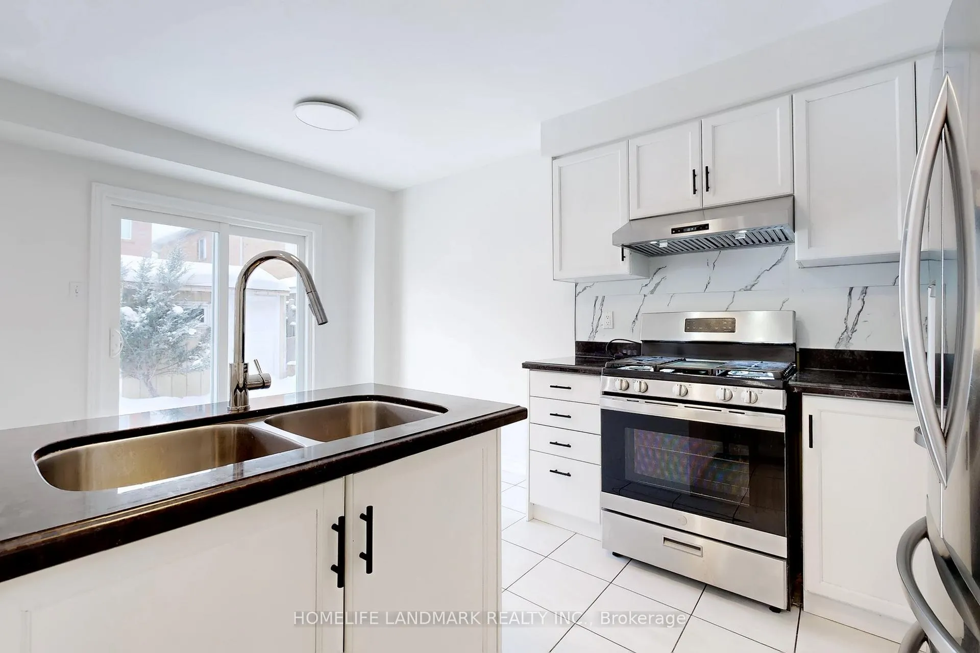 Photo 10 of 186 Tierra Avenue, Vaughan, Vellore Village — HOMEH