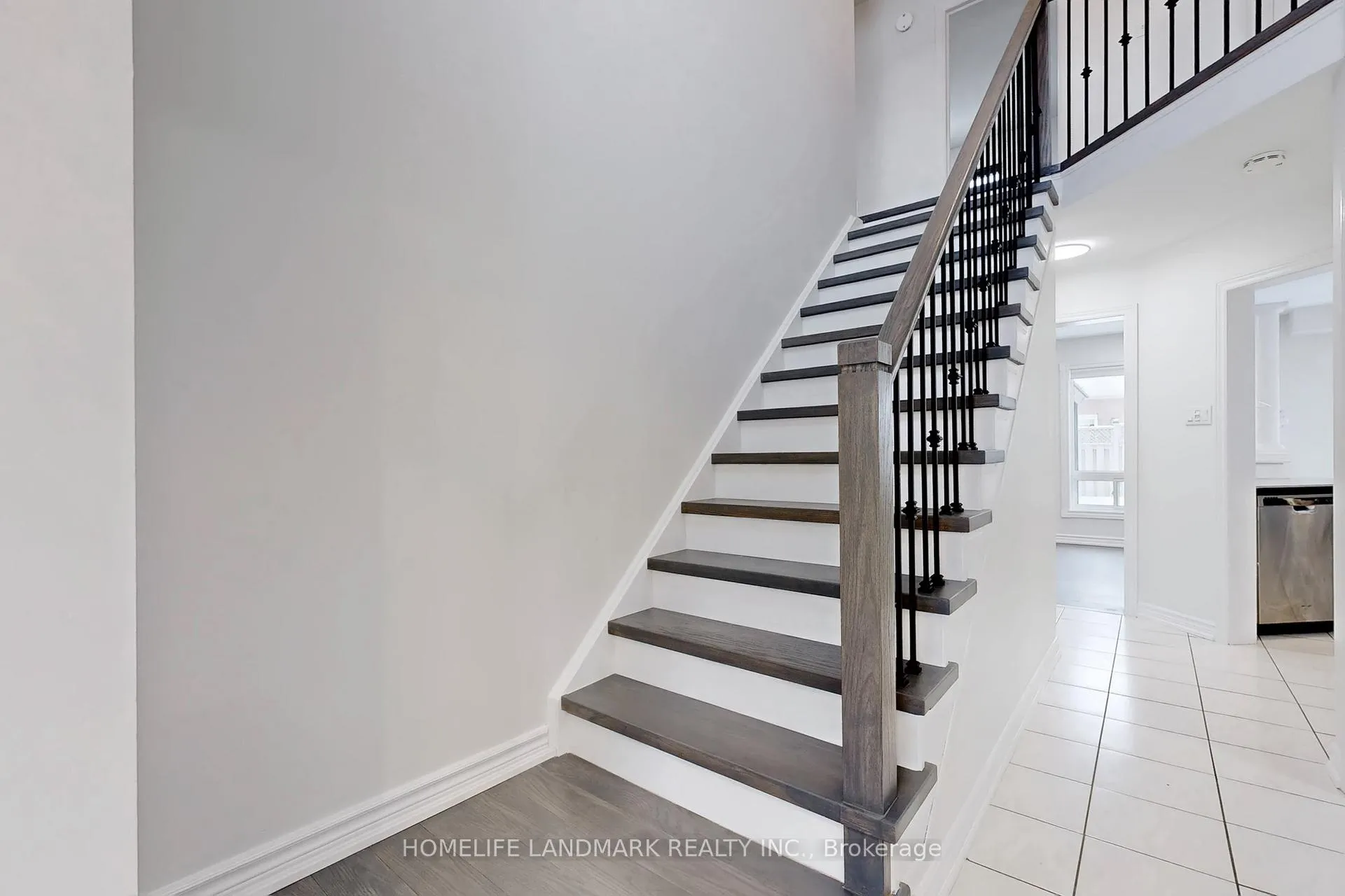 Photo 16 of 186 Tierra Avenue, Vaughan, Vellore Village — HOMEH
