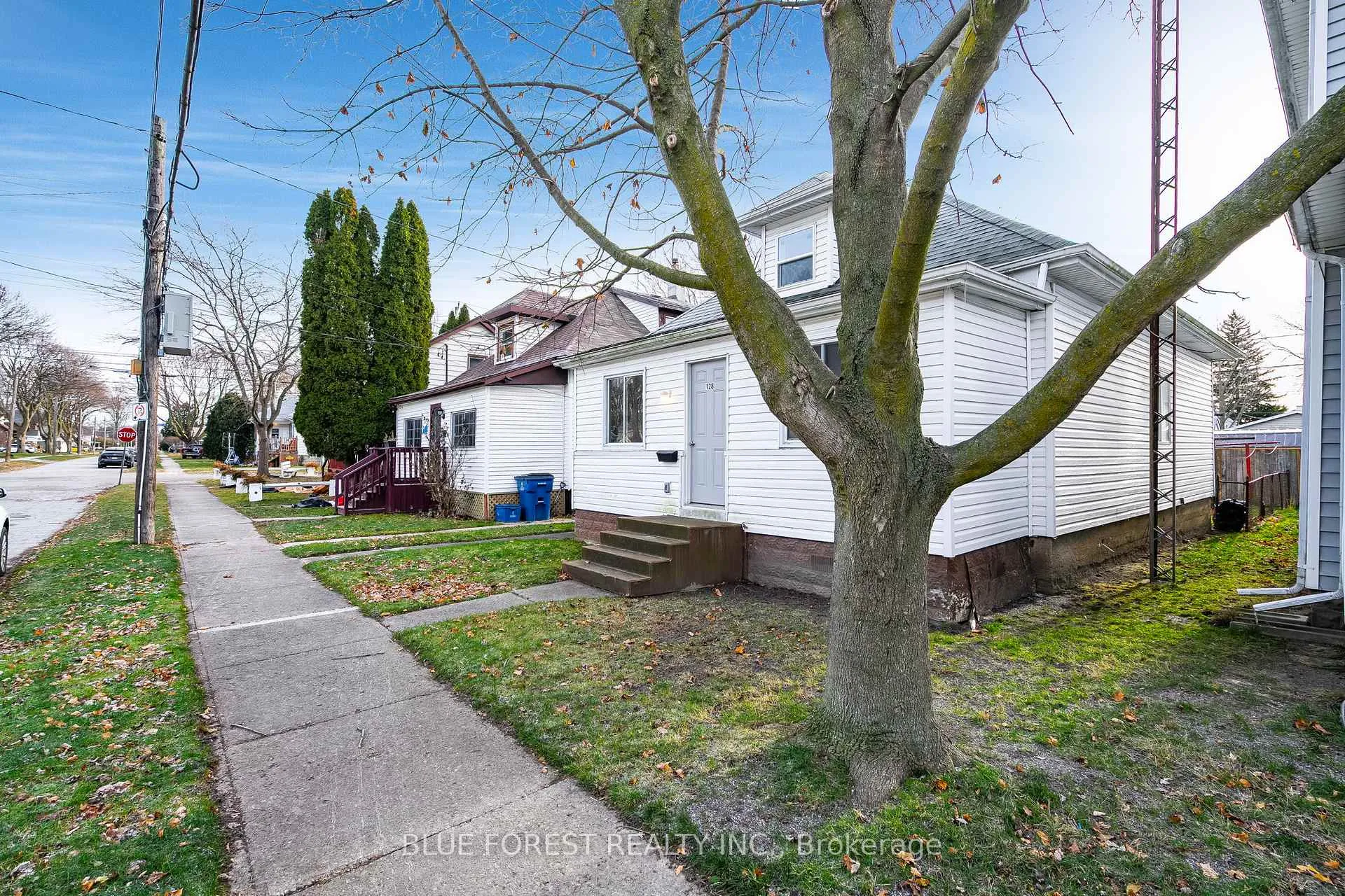Photo 3 of 128 Gray Street, Chatham-Kent, Chatham — HOMEH