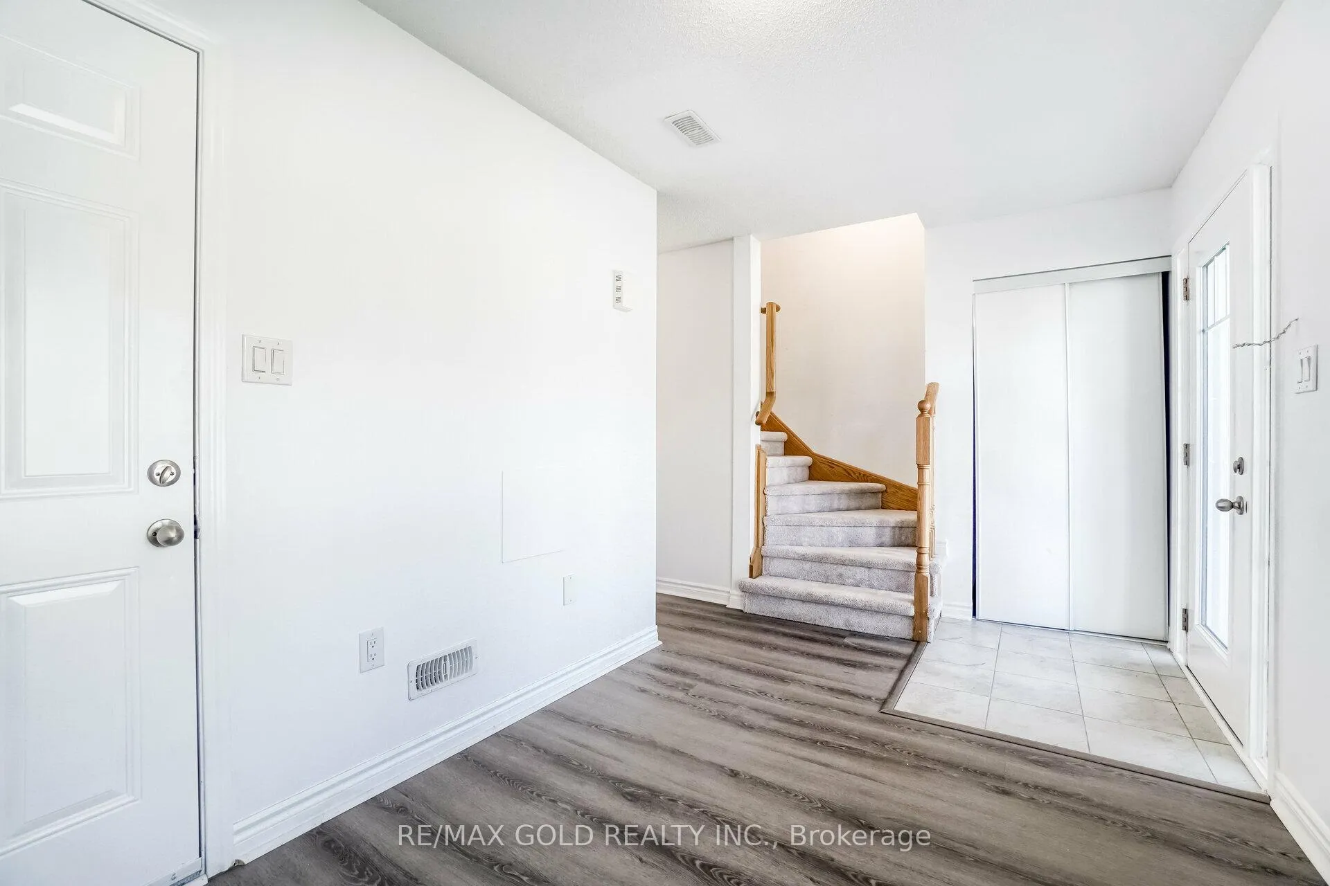 Photo 3 of 152 Village Gate Drive, Wasaga Beach — HOMEH
