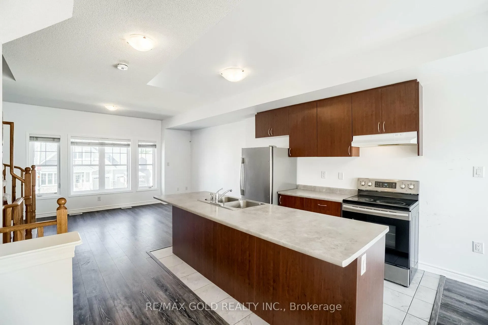 Photo 4 of 152 Village Gate Drive, Wasaga Beach — HOMEH