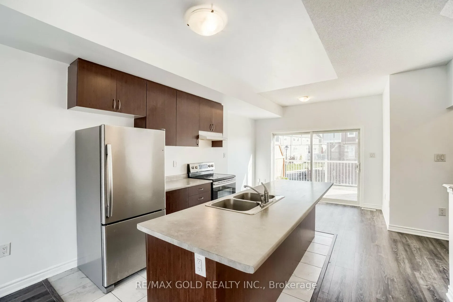 Photo 5 of 152 Village Gate Drive, Wasaga Beach — HOMEH