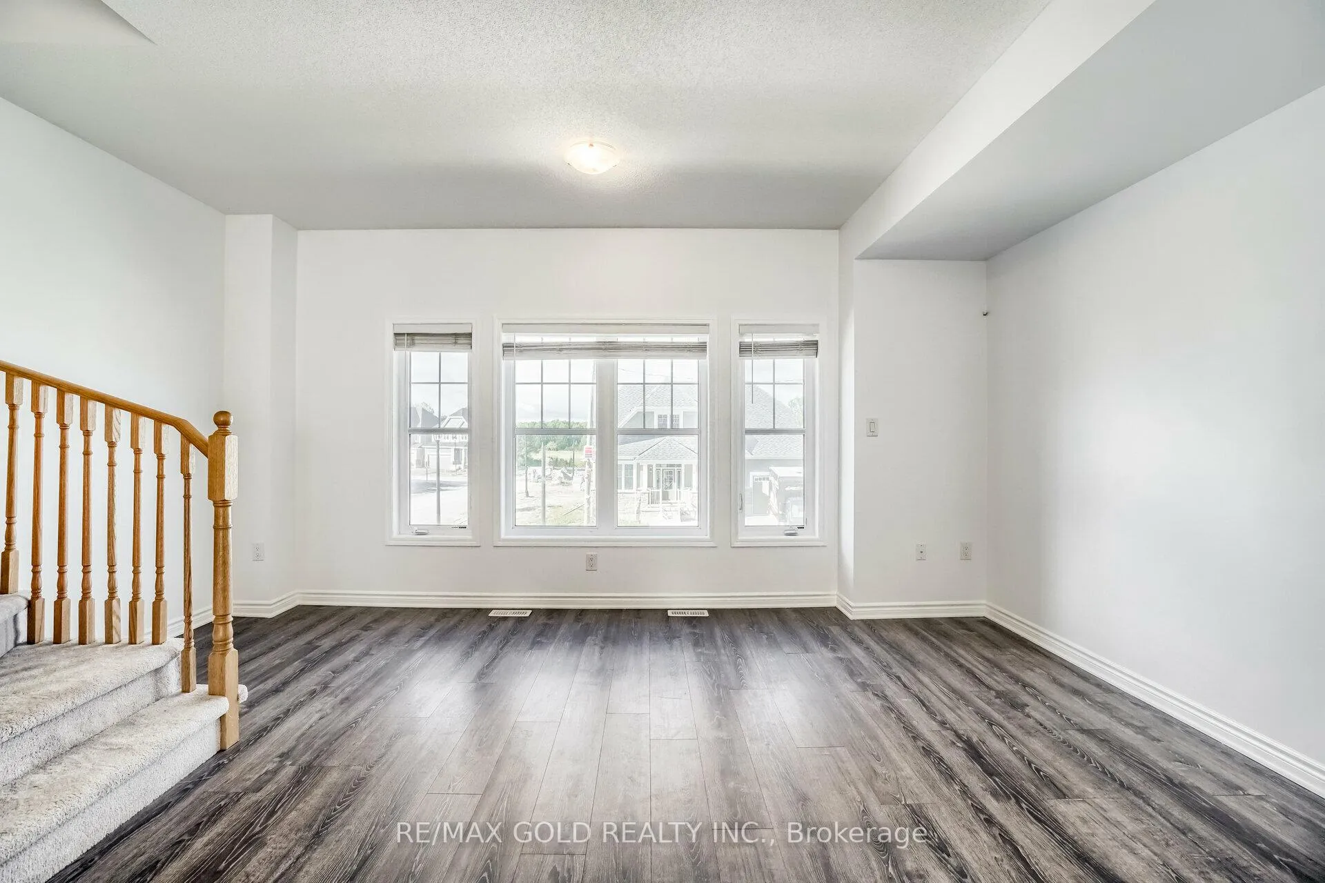 Photo 8 of 152 Village Gate Drive, Wasaga Beach — HOMEH