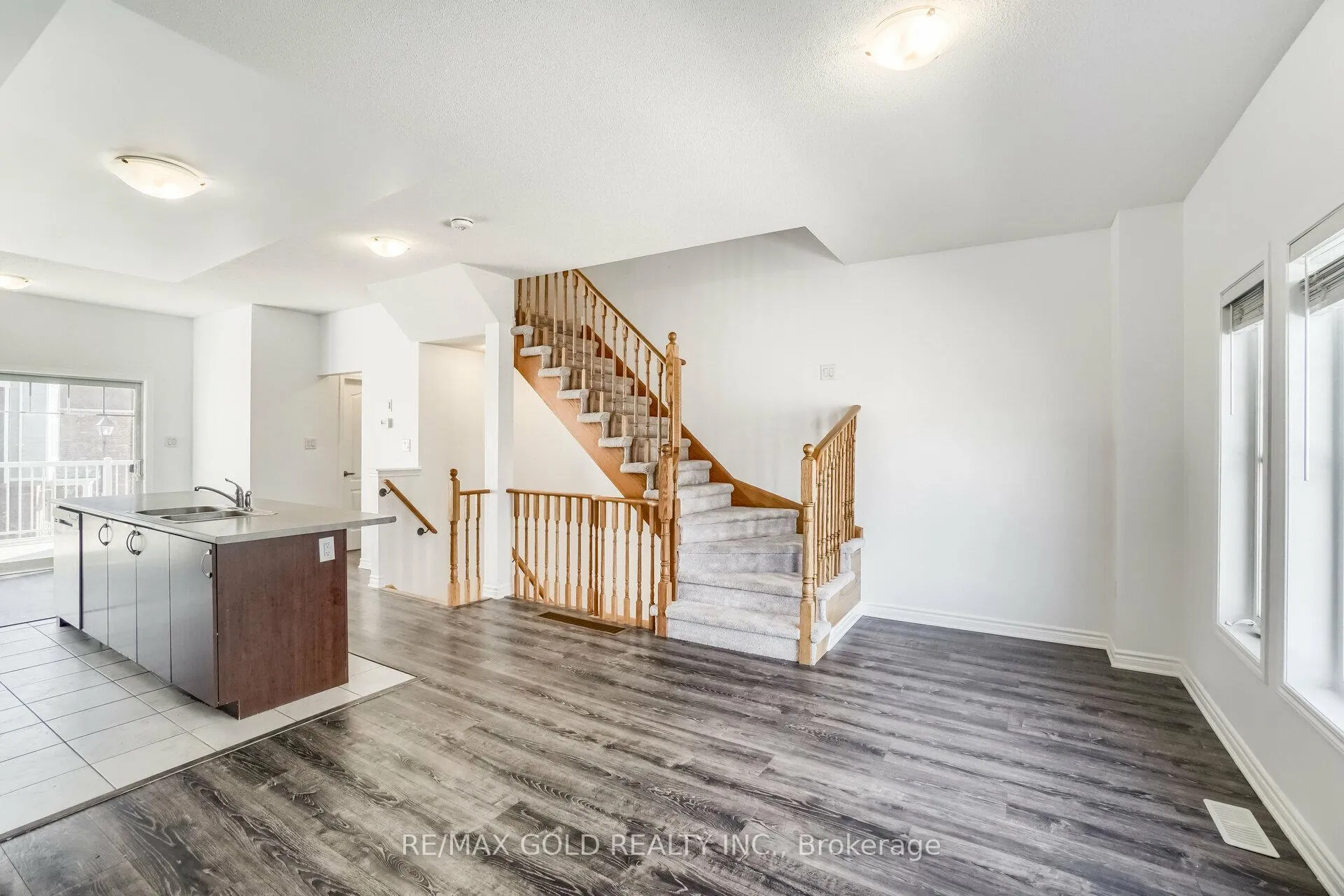 Photo 9 of 152 Village Gate Drive, Wasaga Beach — HOMEH