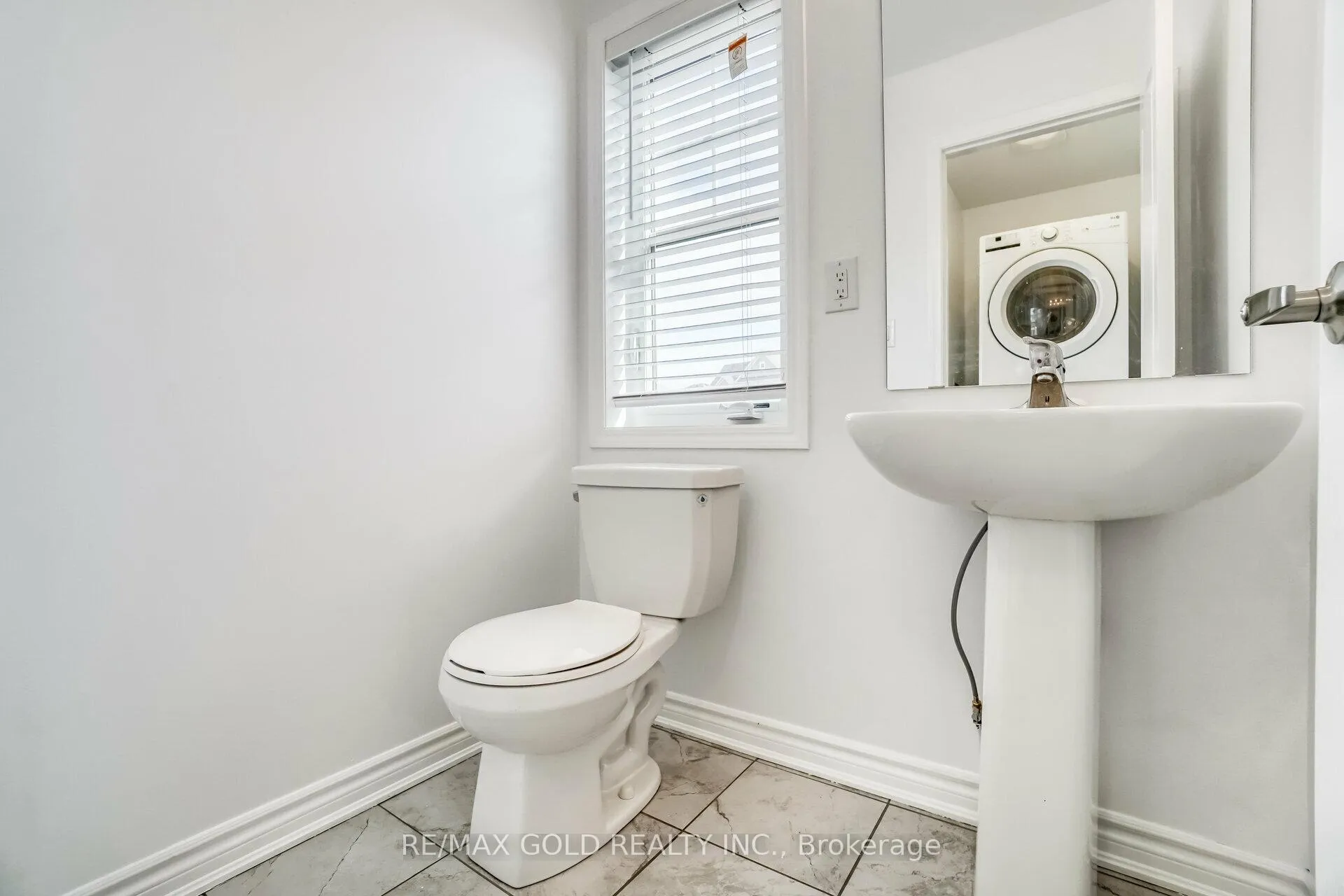 Photo 11 of 152 Village Gate Drive, Wasaga Beach — HOMEH