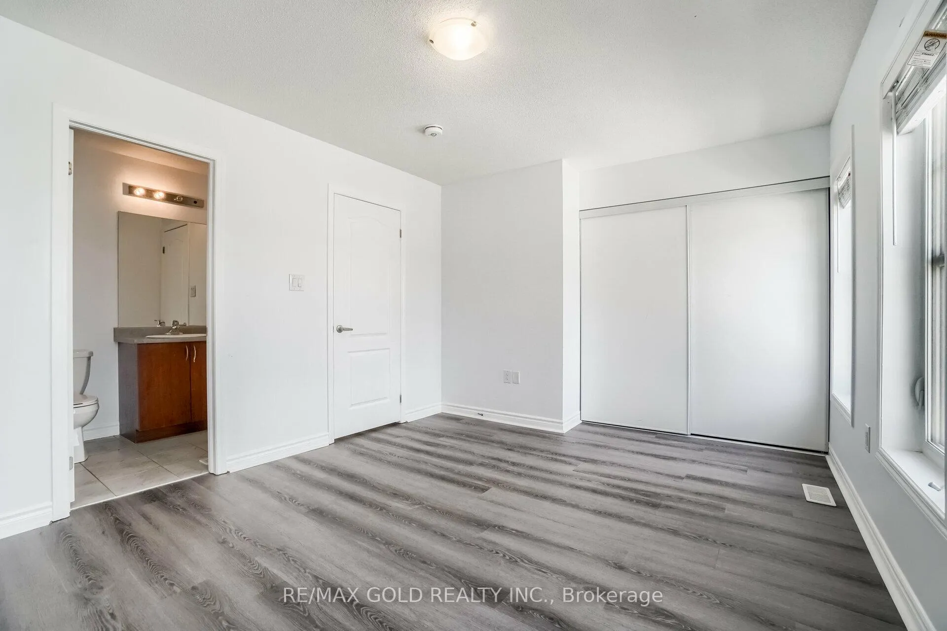 Photo 13 of 152 Village Gate Drive, Wasaga Beach — HOMEH