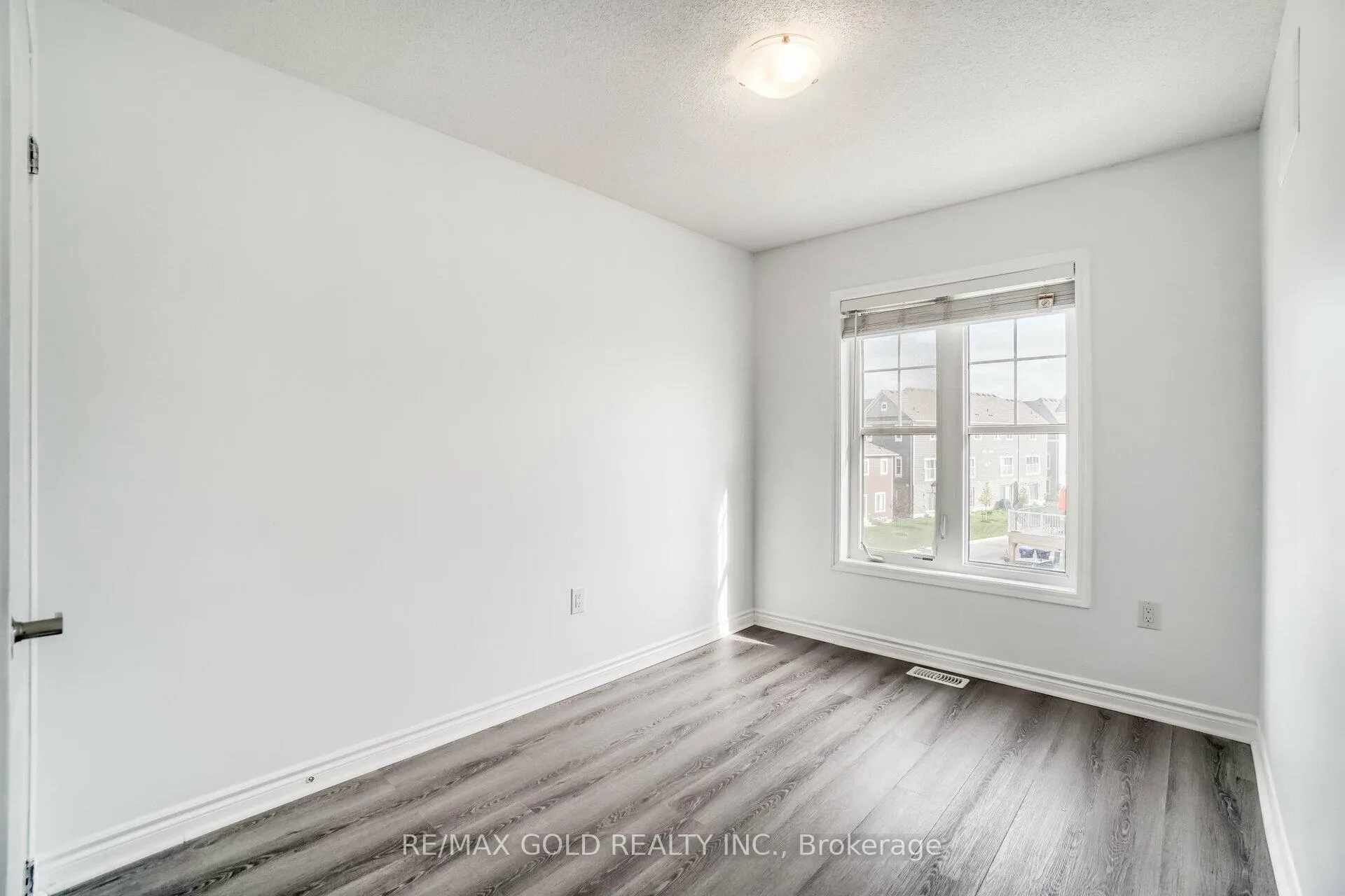 Photo 15 of 152 Village Gate Drive, Wasaga Beach — HOMEH