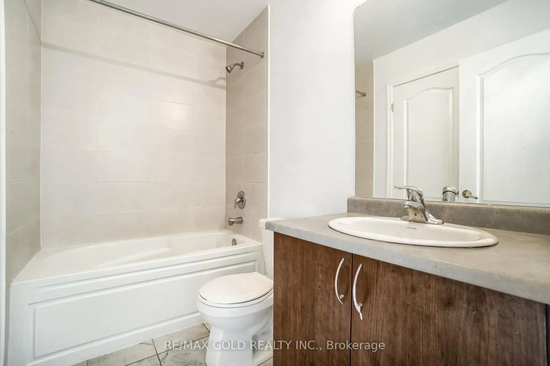 Photo 16 of 152 Village Gate Drive, Wasaga Beach — HOMEH