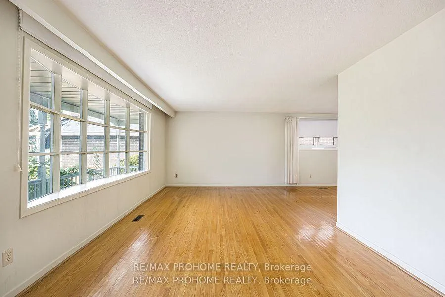 Photo 2 of 159 Fitzgerald Avenue, Markham, Unionville — HOMEH