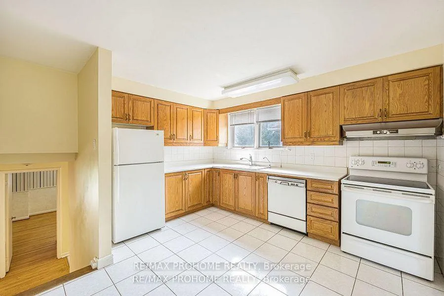 Photo 3 of 159 Fitzgerald Avenue, Markham, Unionville — HOMEH