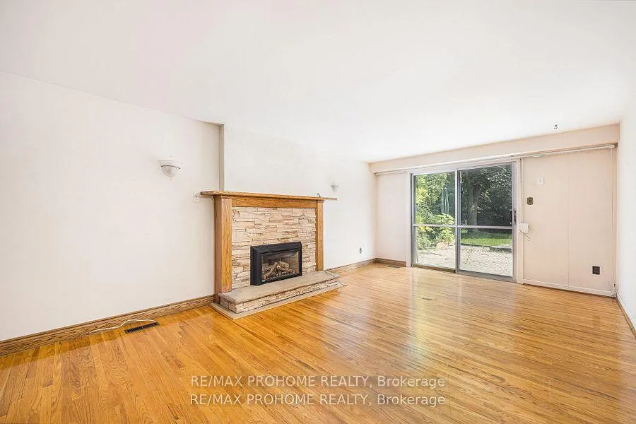 Photo 4 of 159 Fitzgerald Avenue, Markham, Unionville — HOMEH
