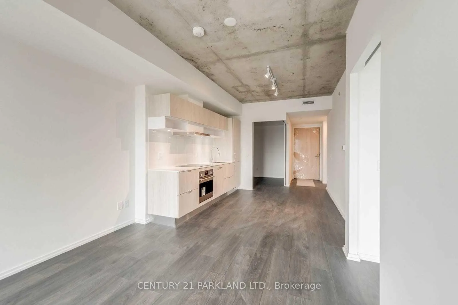 Front of Unit 633, 8 Hillsdale Avenue E