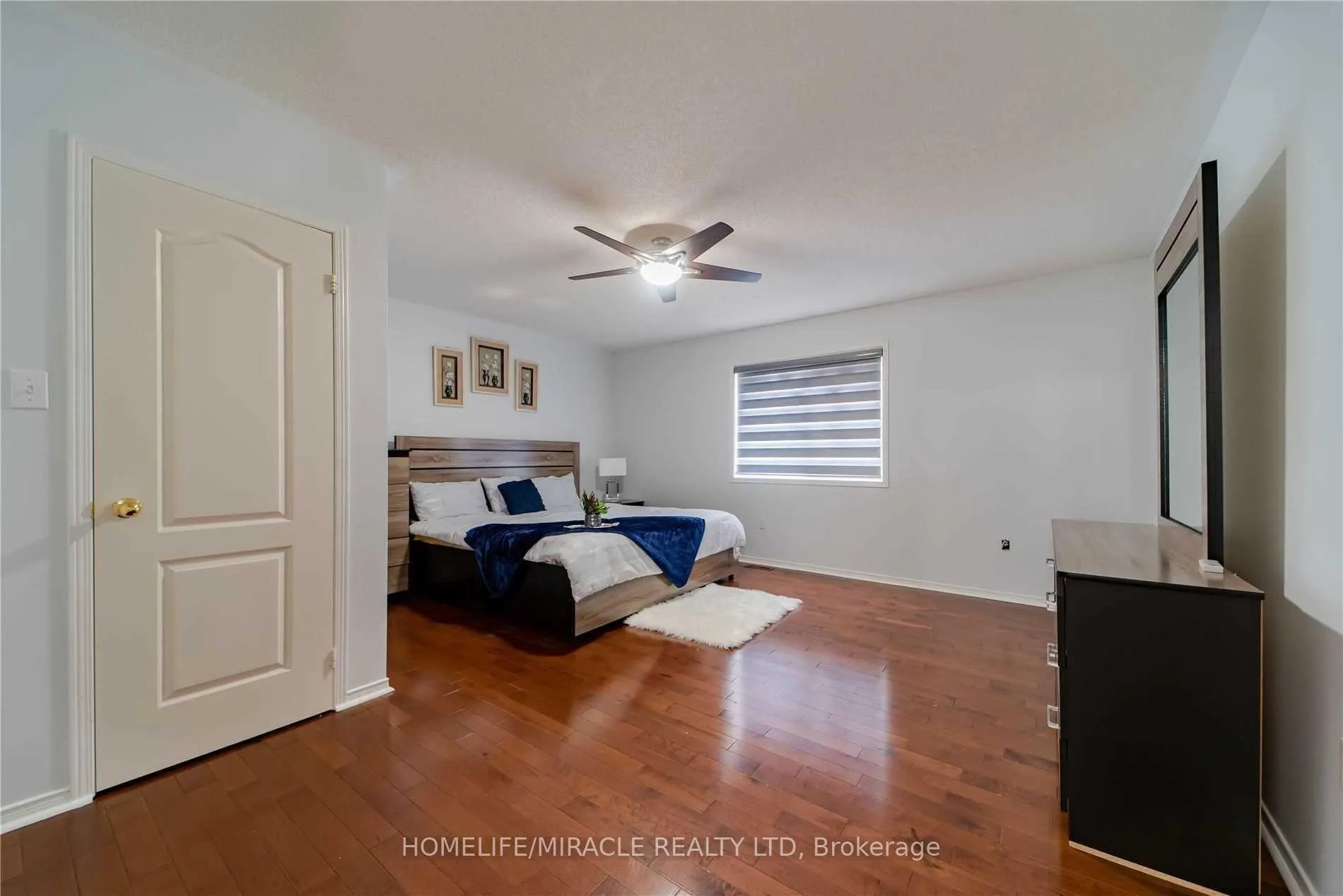 Photo 5 of 60 Brentcliff Drive, Brampton, Fletcher's Meadow — HOMEH