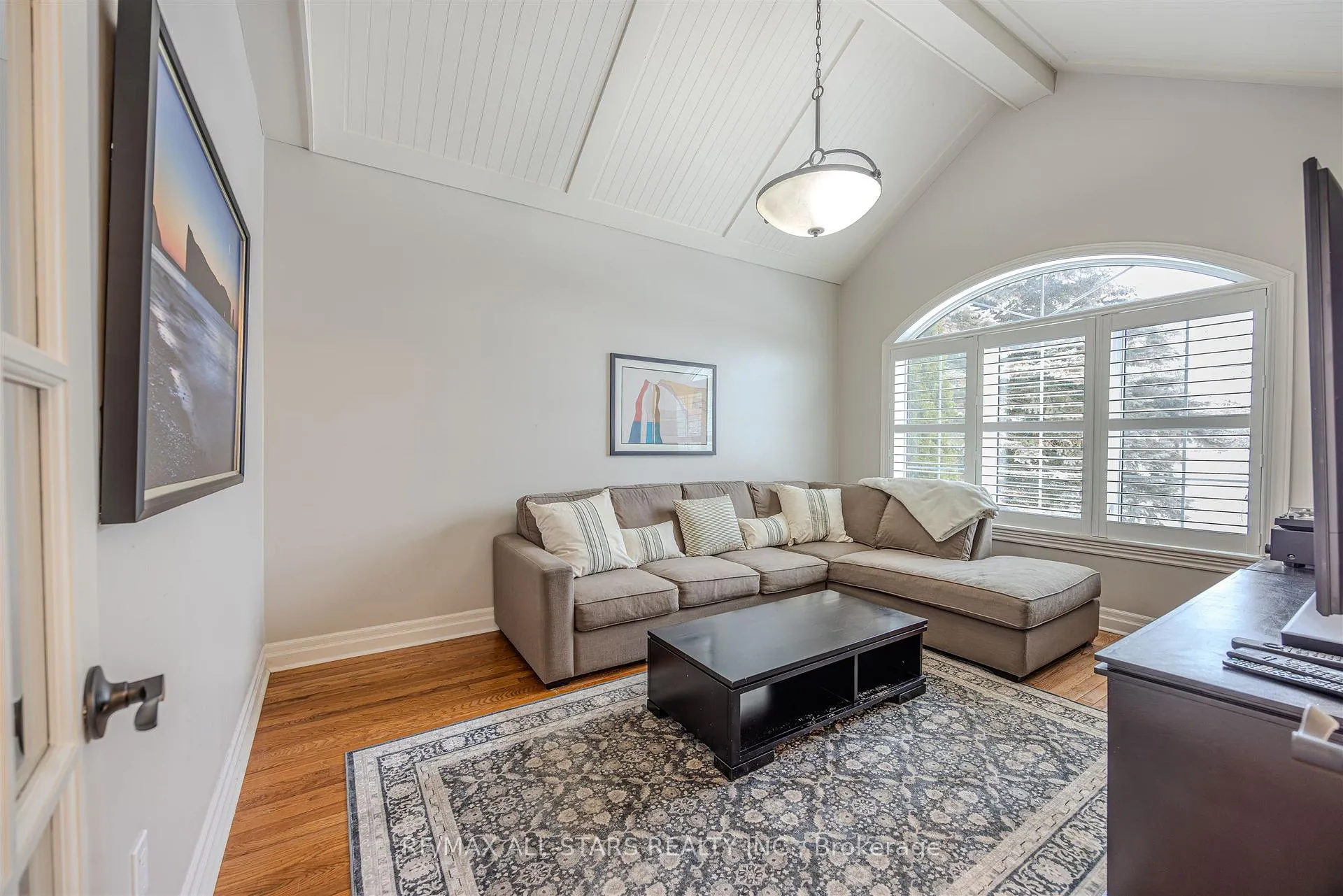 Photo 5 of 15 Glenn Gould Crescent, Uxbridge — HOMEH