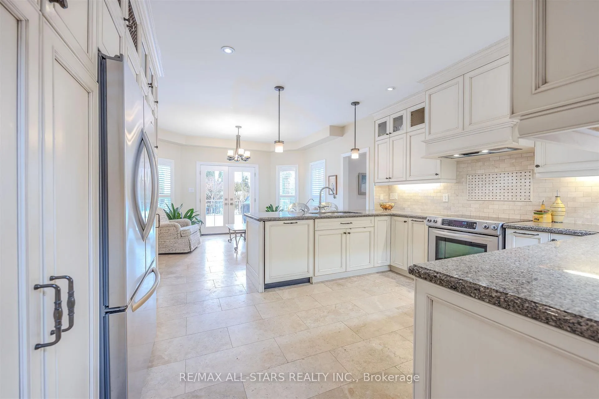 Photo 13 of 15 Glenn Gould Crescent, Uxbridge — HOMEH