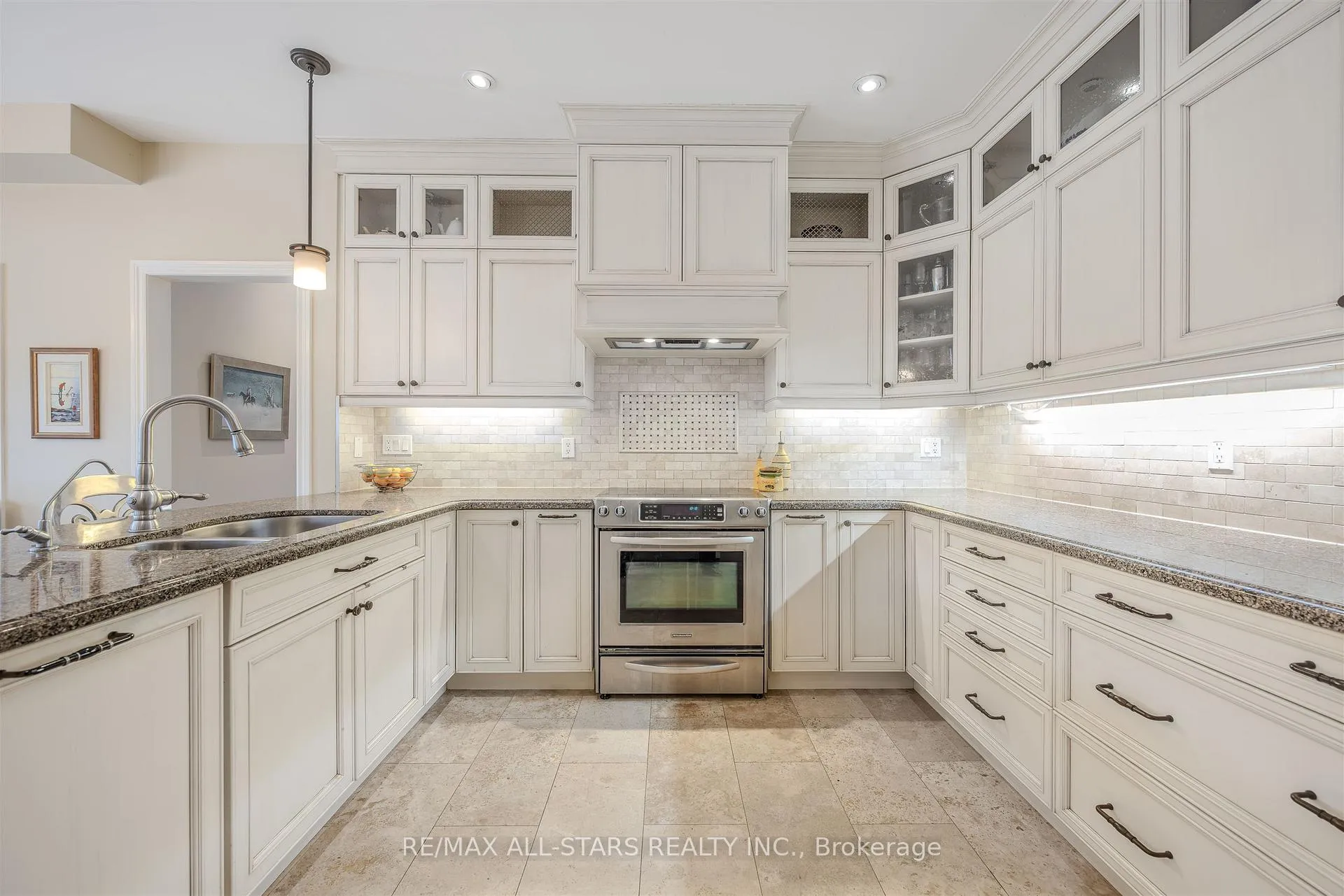 Photo 14 of 15 Glenn Gould Crescent, Uxbridge — HOMEH