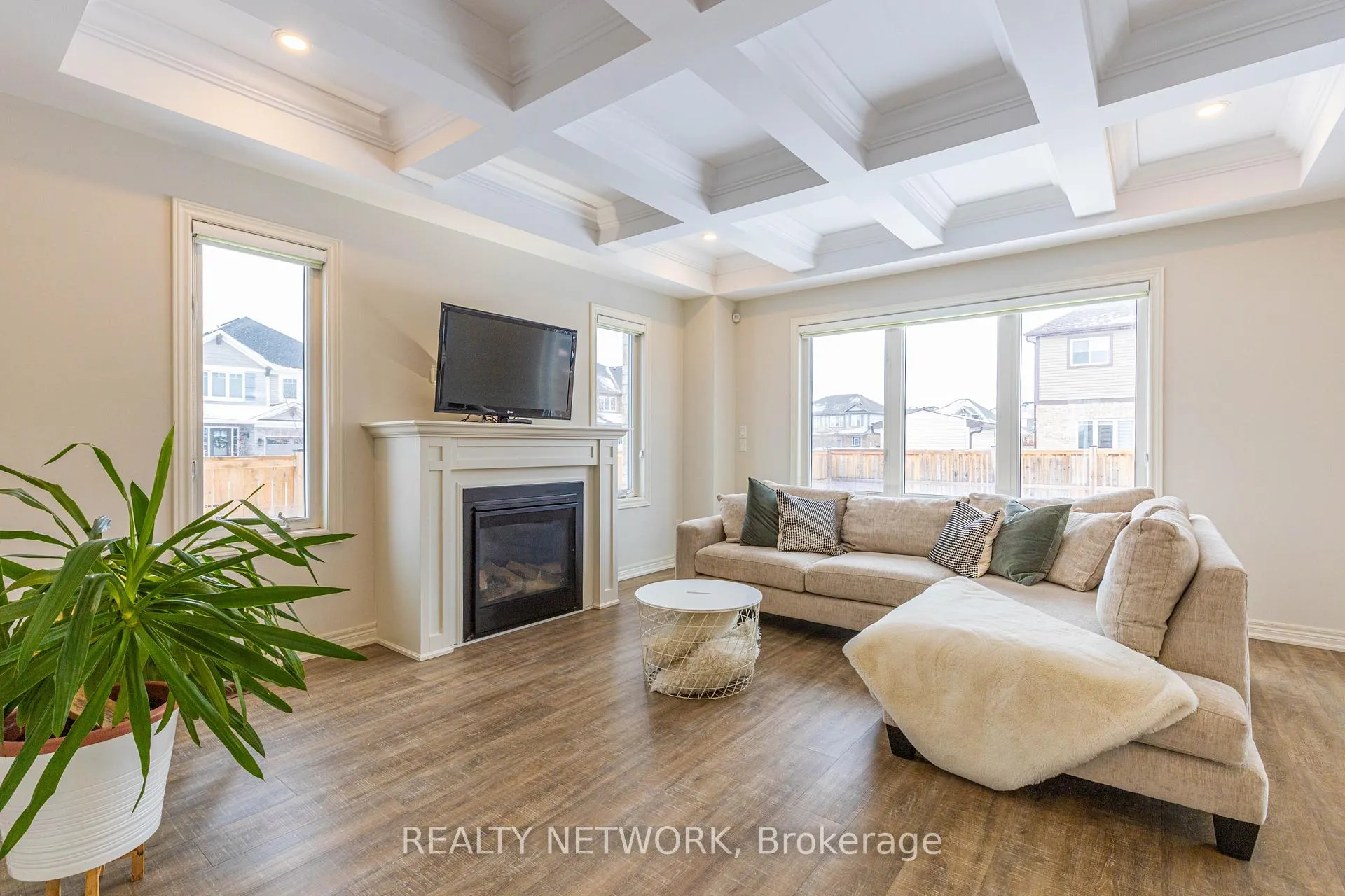 Photo 4 of 70 Spruce Crescent, Welland, Coyle Creek — HOMEH