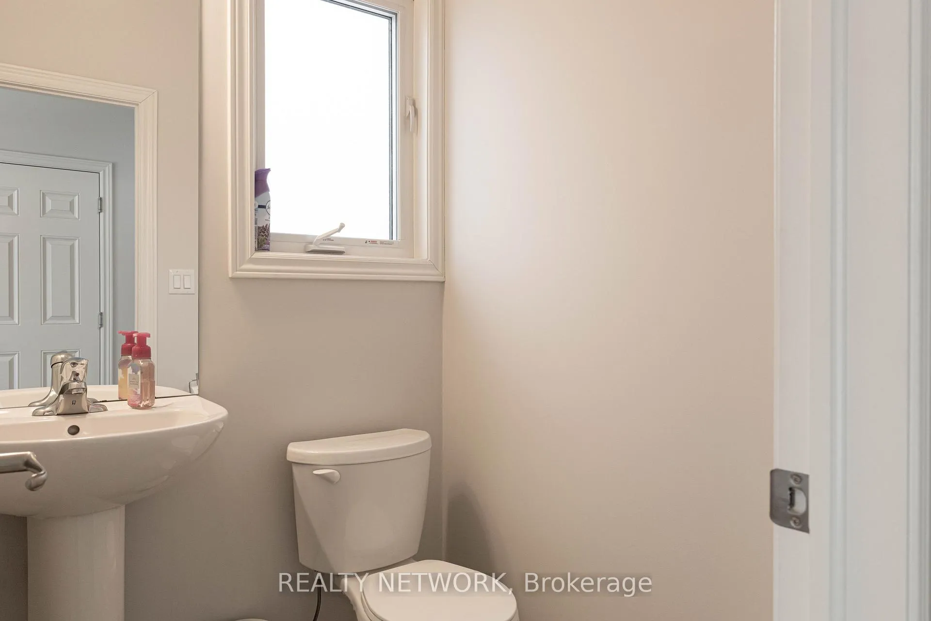 Photo 13 of 70 Spruce Crescent, Welland, Coyle Creek — HOMEH