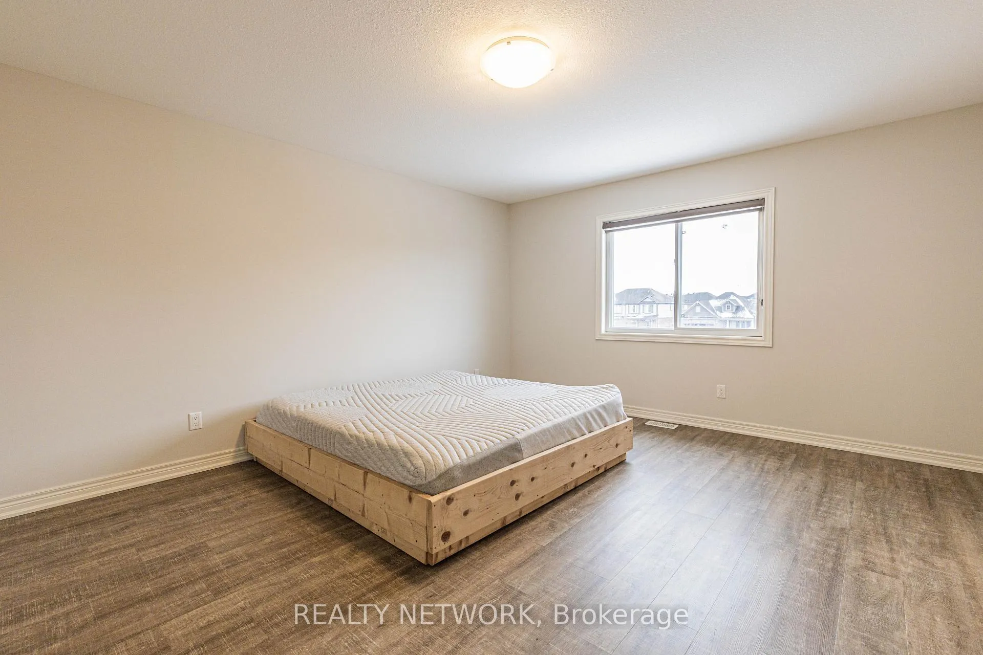 Photo 14 of 70 Spruce Crescent, Welland, Coyle Creek — HOMEH