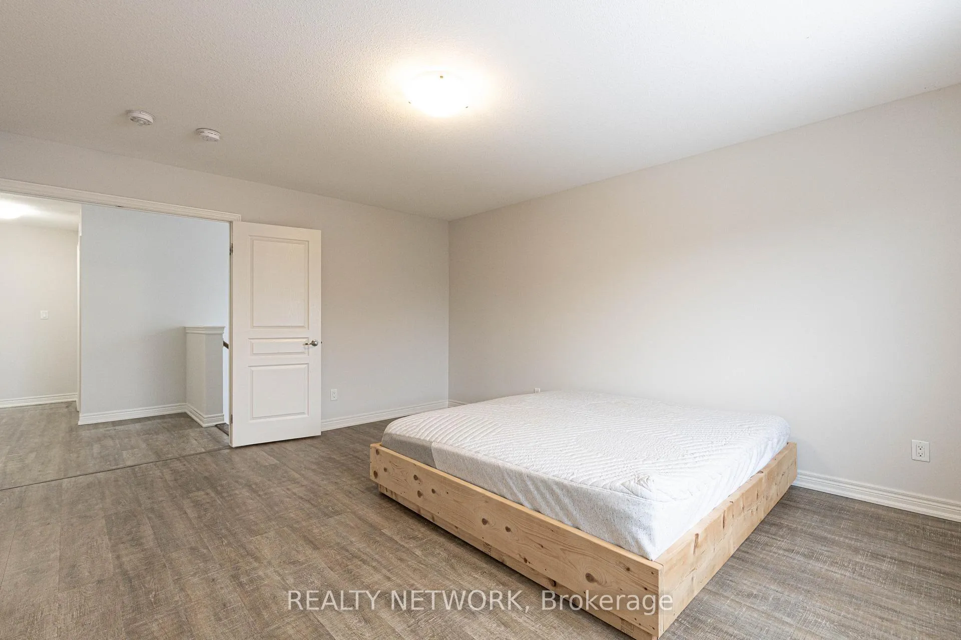 Photo 15 of 70 Spruce Crescent, Welland, Coyle Creek — HOMEH