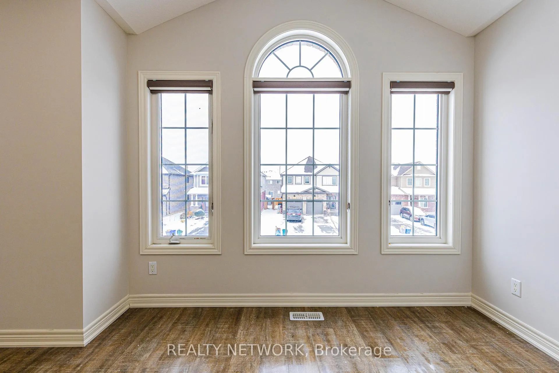 Photo 21 of 70 Spruce Crescent, Welland, Coyle Creek — HOMEH