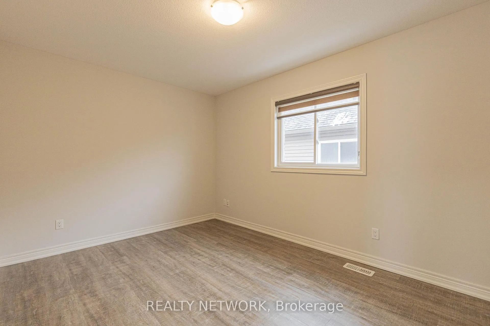 Photo 25 of 70 Spruce Crescent, Welland, Coyle Creek — HOMEH