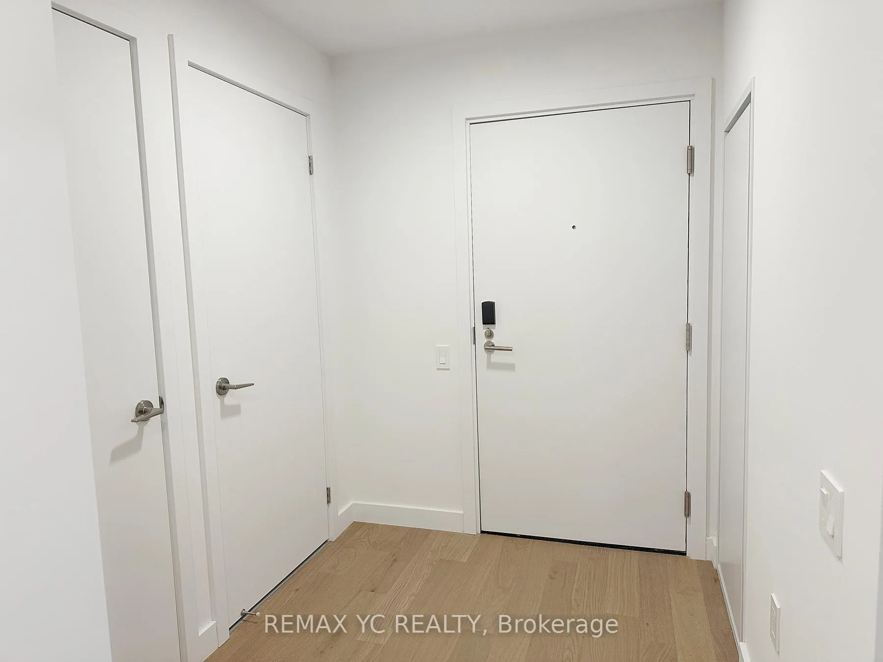 Photo 2 of Unit 214, 1720 Bayview Avenue, Toronto, Mount Pleasant East — HOMEH