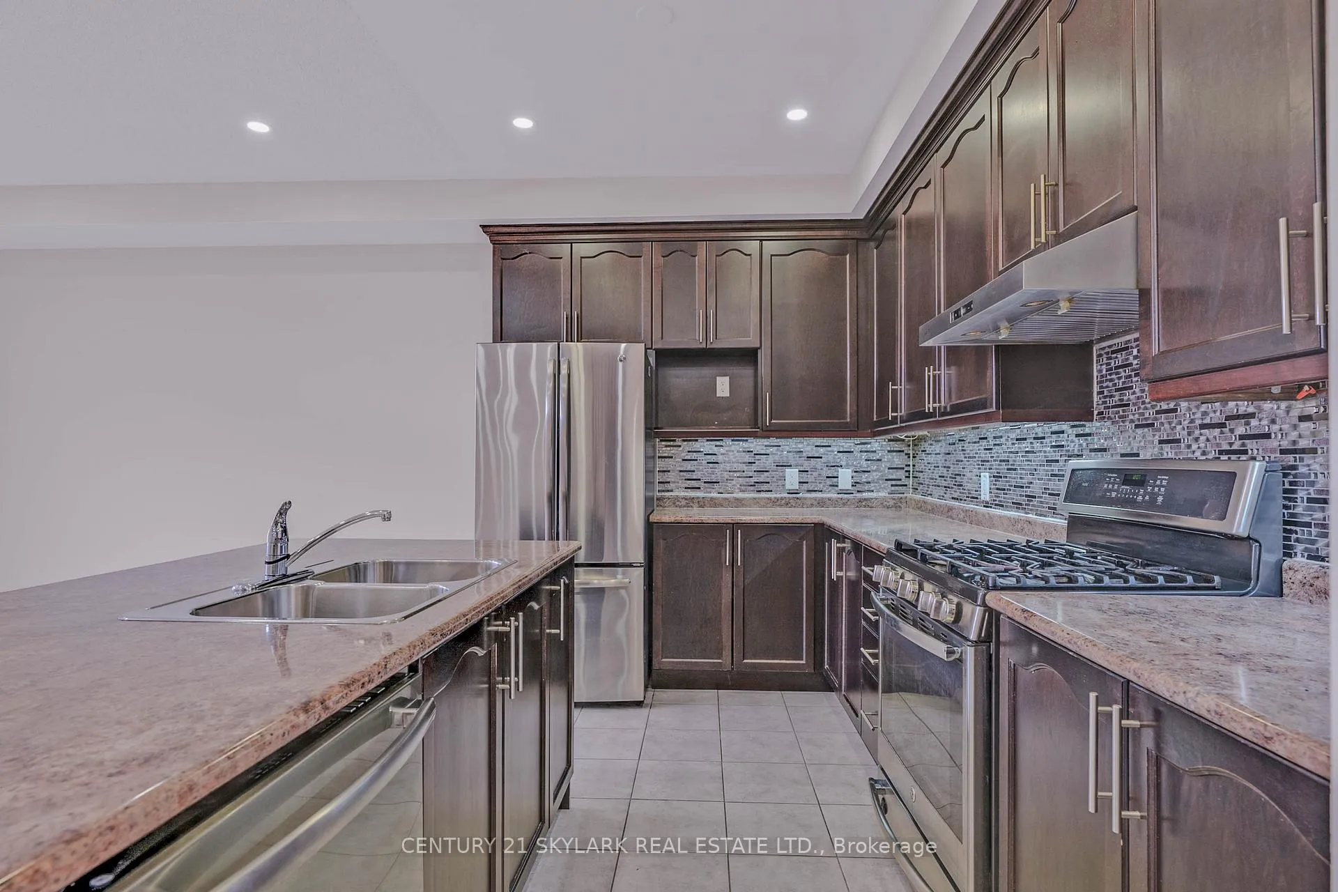 Photo 11 of 4 Primo Road, Brampton, Northwest Brampton — HOMEH