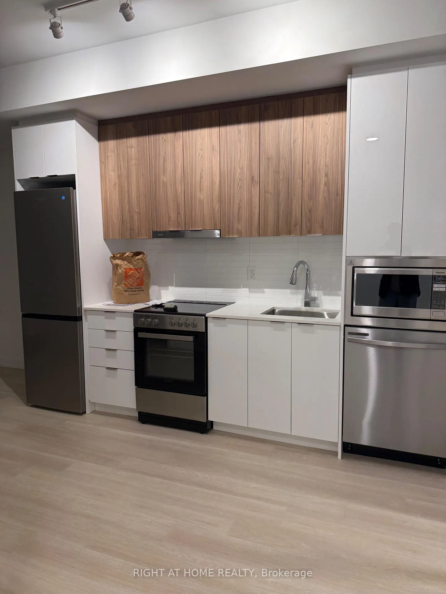 Photo 10 of Unit B909, 9751 Markham Road, Markham, Greensborough — HOMEH