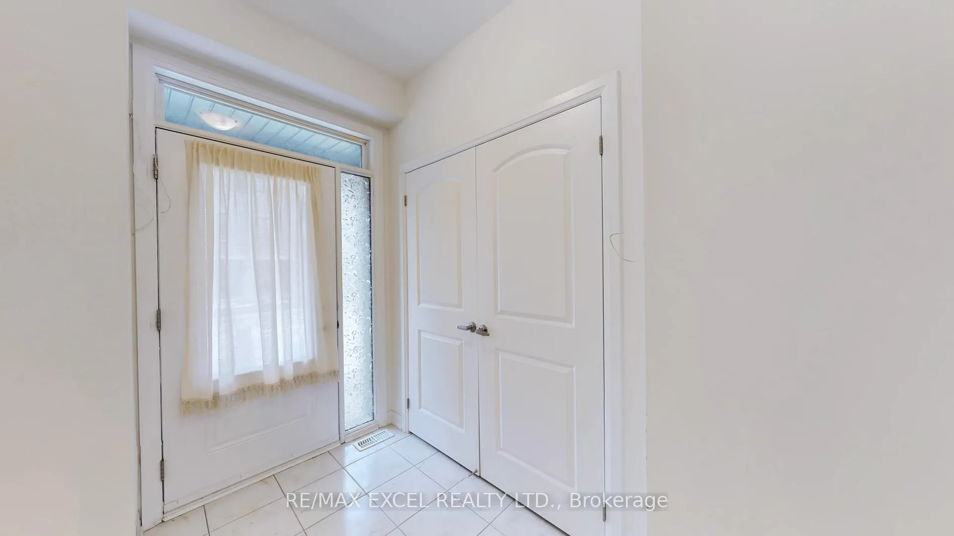Photo 3 of 85 Robert Eaton Avenue, Markham, Middlefield — HOMEH