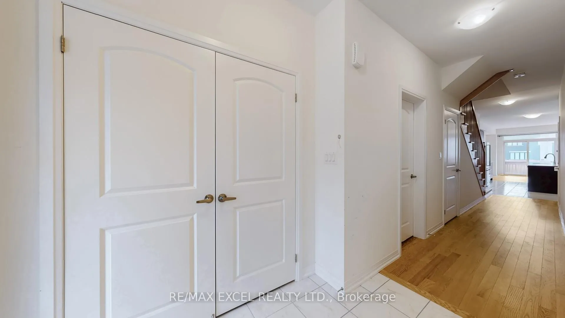Photo 4 of 85 Robert Eaton Avenue, Markham, Middlefield — HOMEH