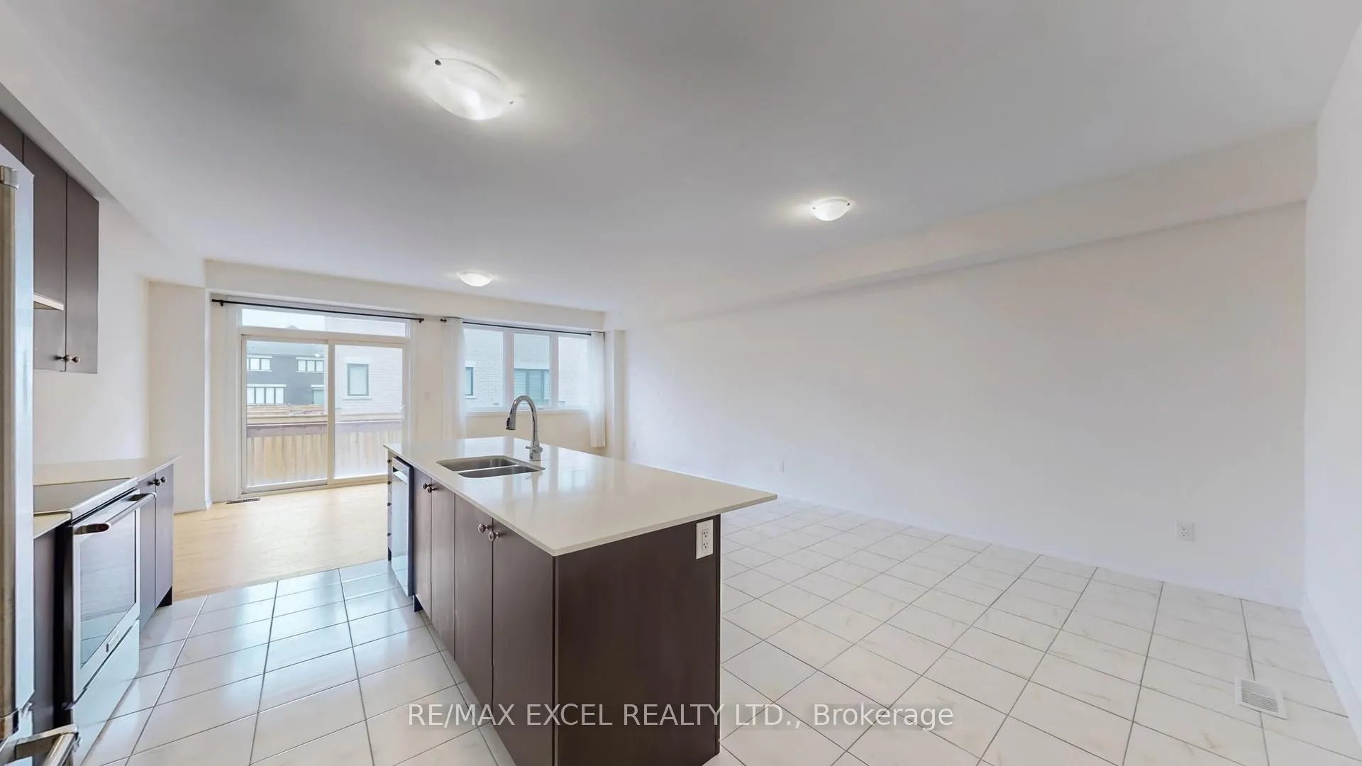 Photo 5 of 85 Robert Eaton Avenue, Markham, Middlefield — HOMEH