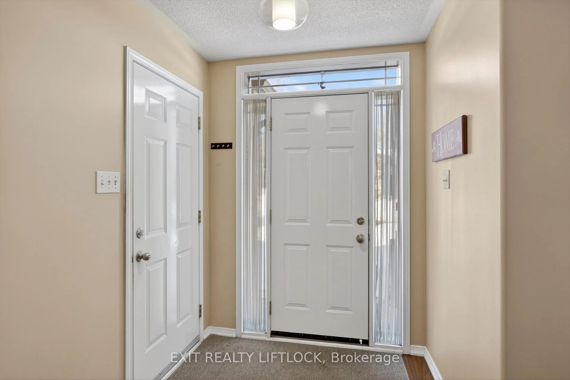Photo 4 of 831 Wentworth Street, Peterborough, Otonabee Ward 1 — HOMEH