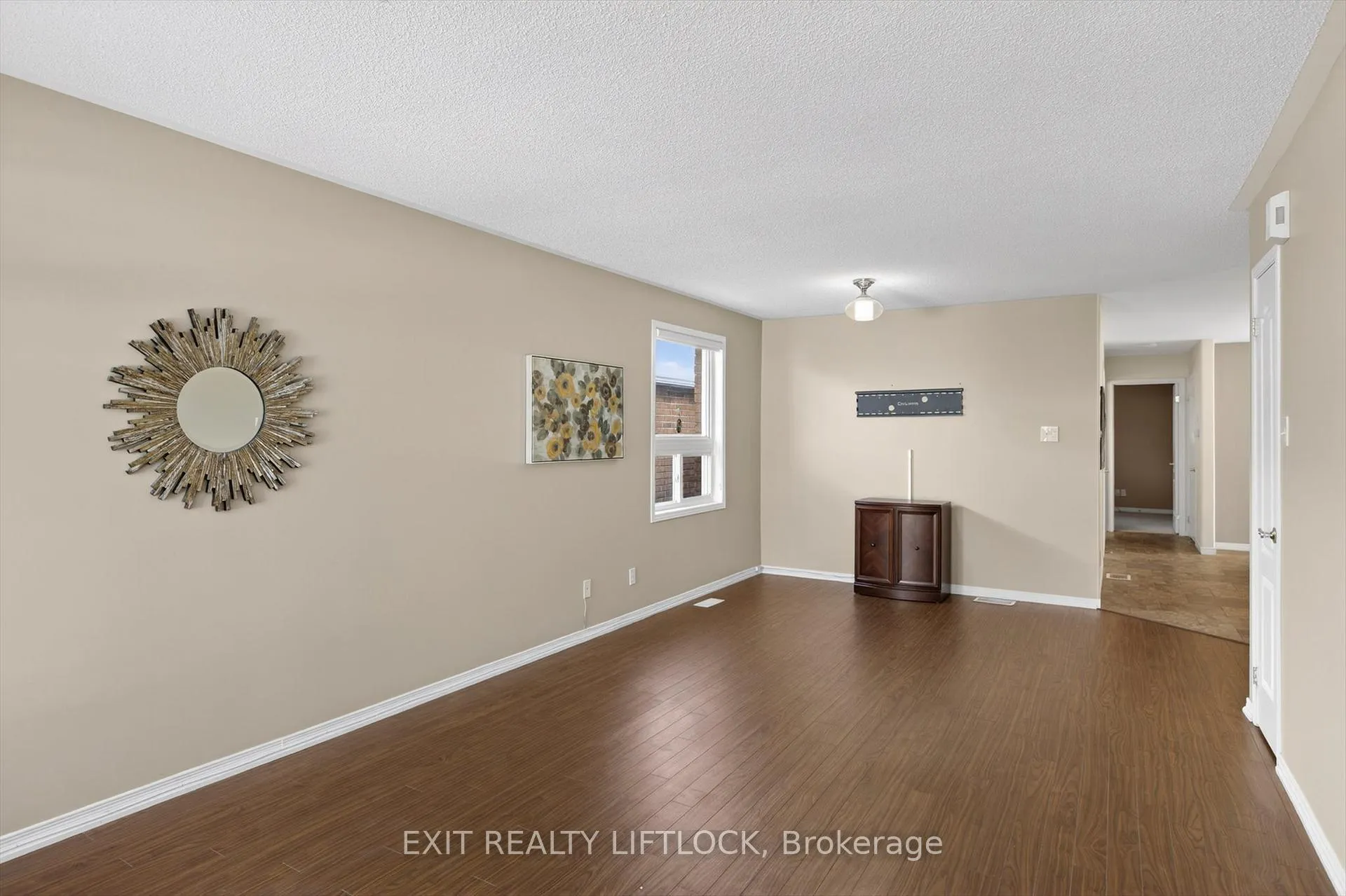 Photo 5 of 831 Wentworth Street, Peterborough, Otonabee Ward 1 — HOMEH
