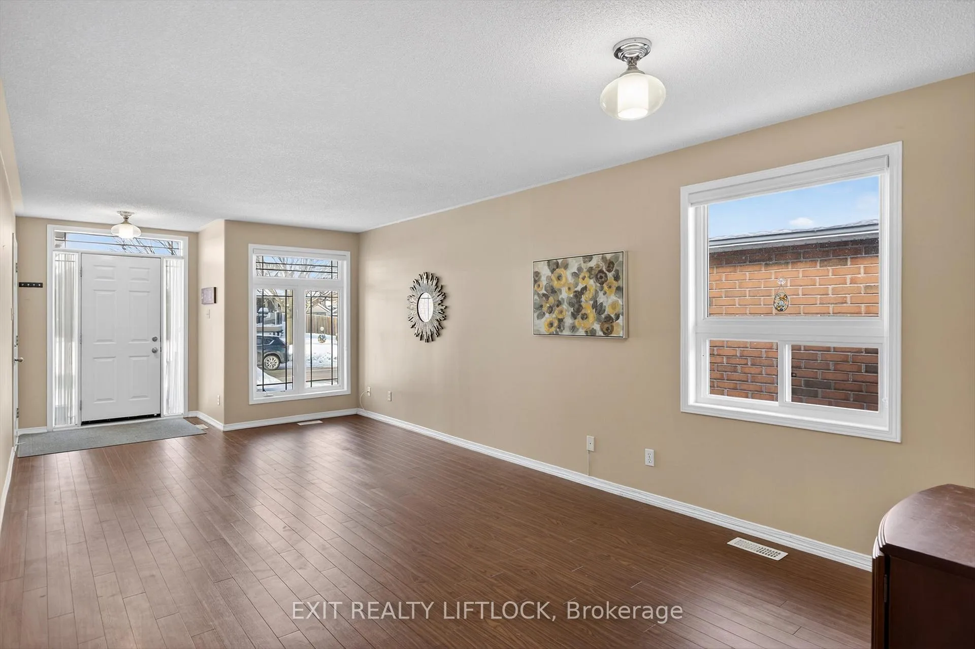 Photo 7 of 831 Wentworth Street, Peterborough, Otonabee Ward 1 — HOMEH