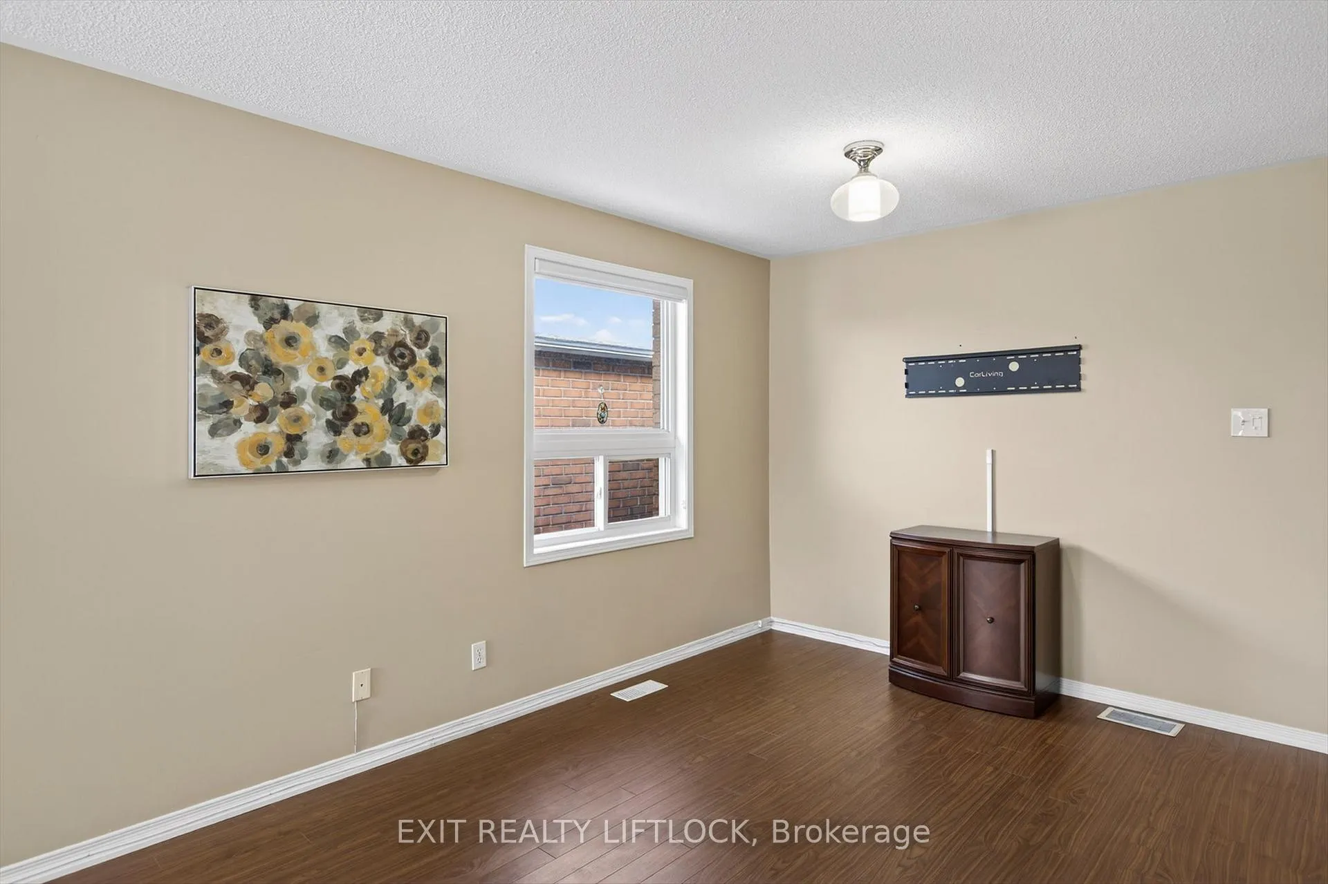 Photo 9 of 831 Wentworth Street, Peterborough, Otonabee Ward 1 — HOMEH
