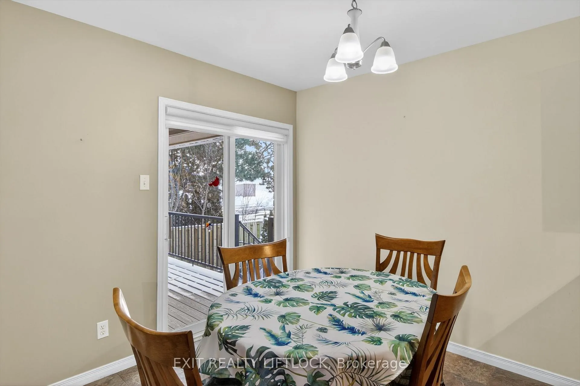 Photo 14 of 831 Wentworth Street, Peterborough, Otonabee Ward 1 — HOMEH