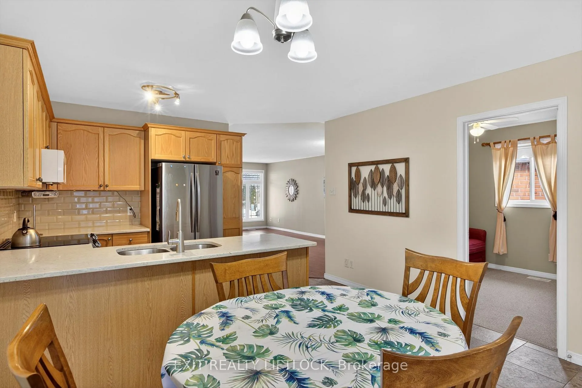 Photo 15 of 831 Wentworth Street, Peterborough, Otonabee Ward 1 — HOMEH