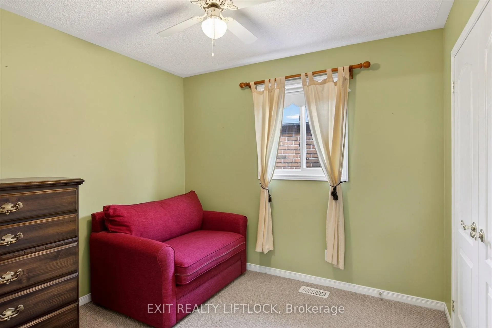Photo 21 of 831 Wentworth Street, Peterborough, Otonabee Ward 1 — HOMEH
