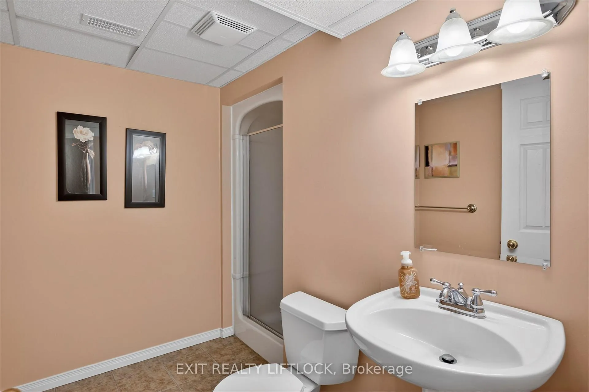 Photo 28 of 831 Wentworth Street, Peterborough, Otonabee Ward 1 — HOMEH