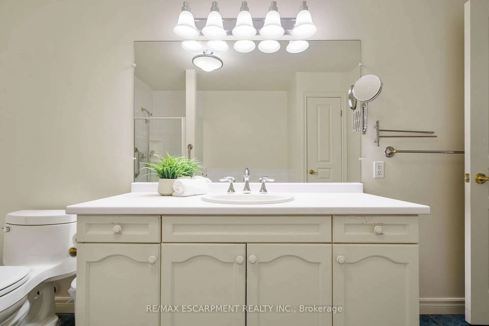 Photo 30 of Unit 102, 77 Governors Road, Hamilton, Dundas — HOMEH