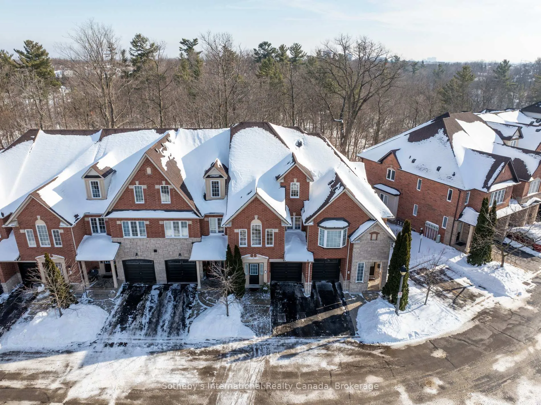 Photo 1 of Unit 21, 300 Ravineview Way, Oakville, Wedgewood Creek — HOMEH
