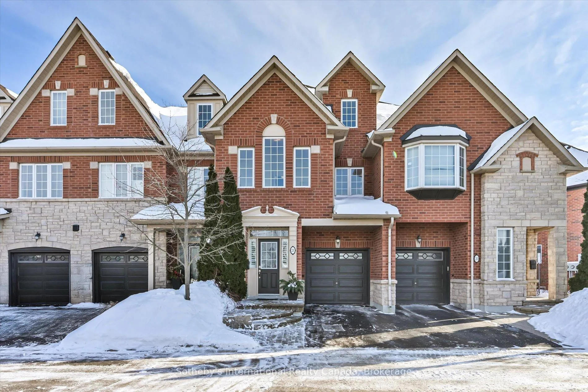 Photo 2 of Unit 21, 300 Ravineview Way, Oakville, Wedgewood Creek — HOMEH