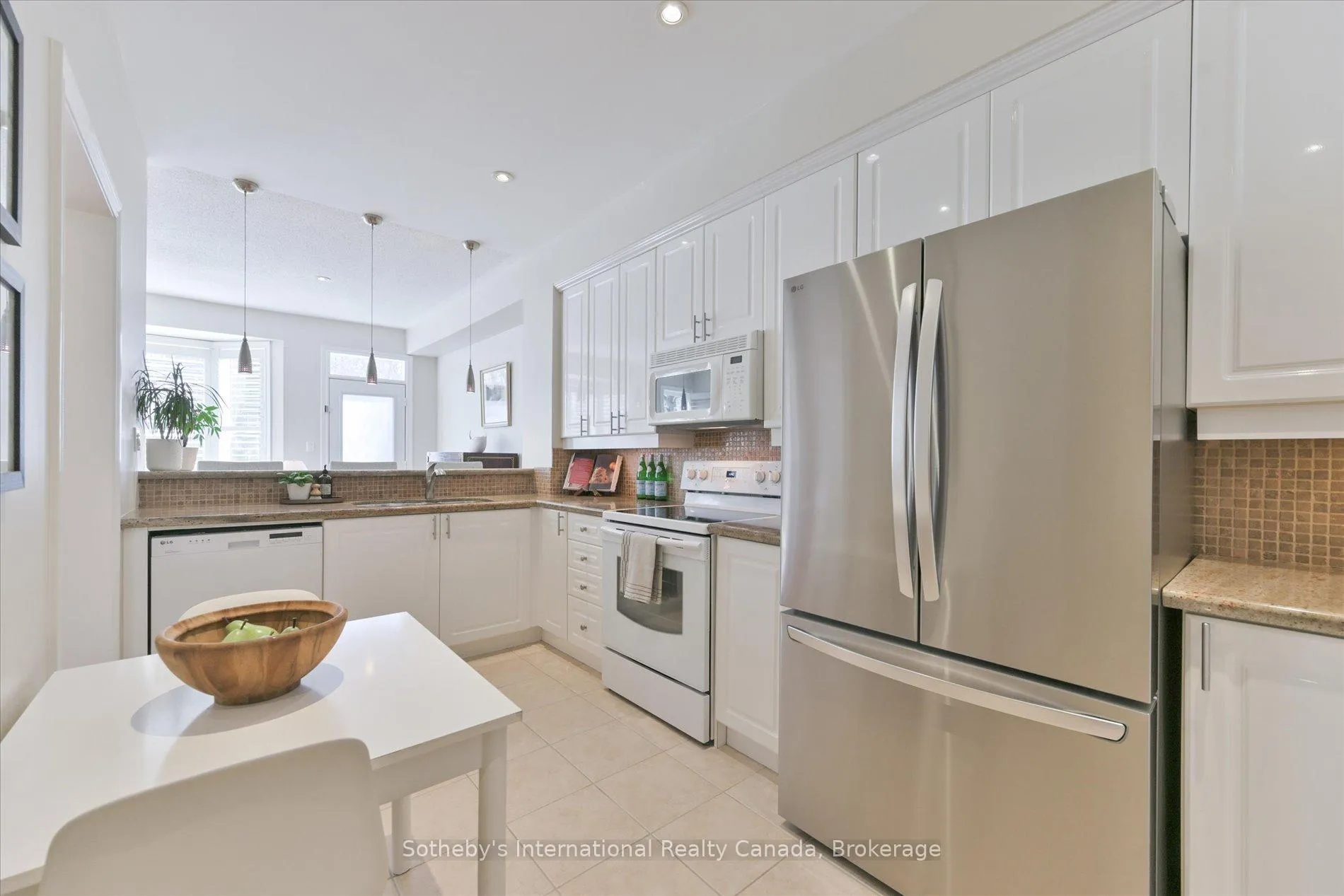 Photo 12 of Unit 21, 300 Ravineview Way, Oakville, Wedgewood Creek — HOMEH