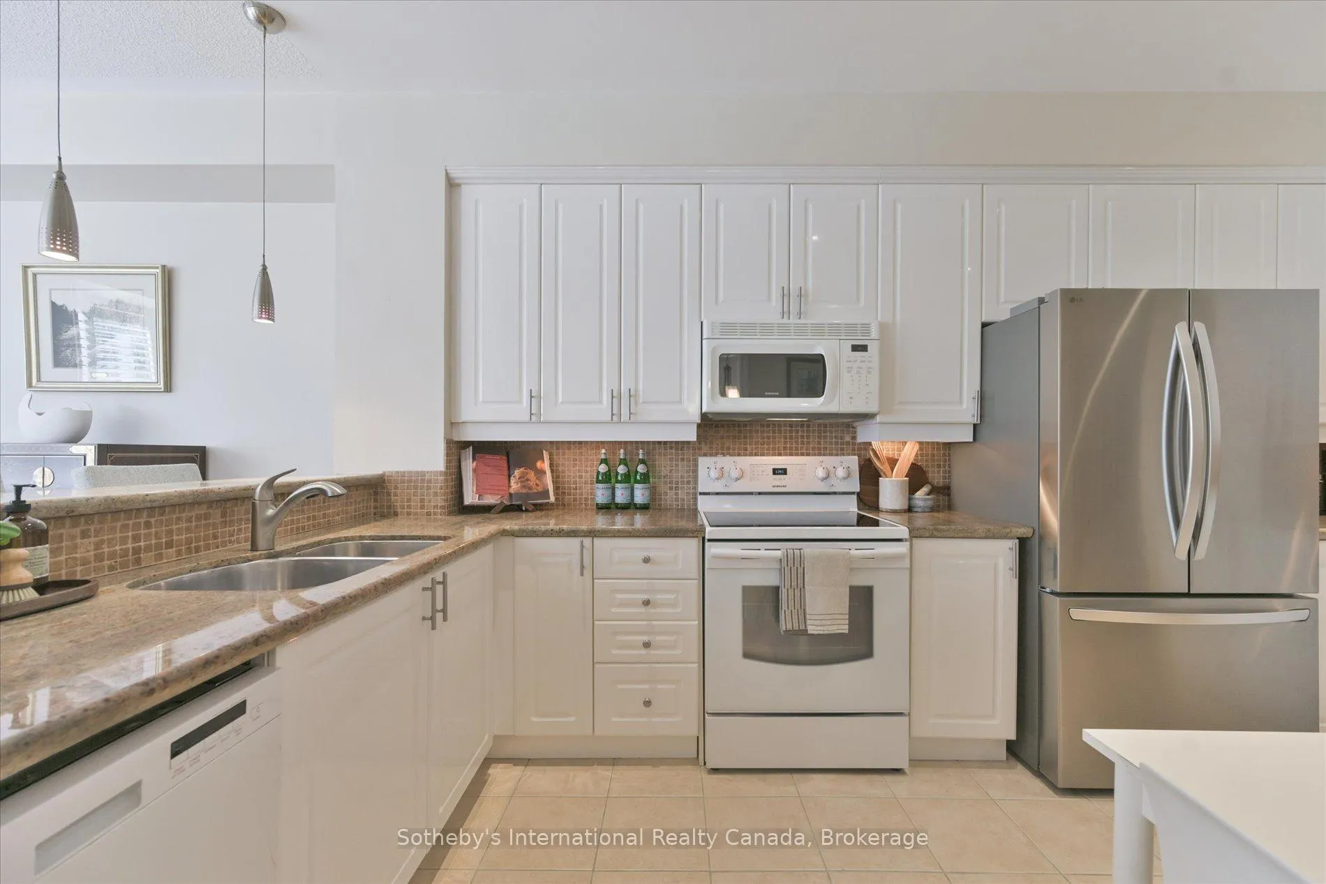 Photo 13 of Unit 21, 300 Ravineview Way, Oakville, Wedgewood Creek — HOMEH
